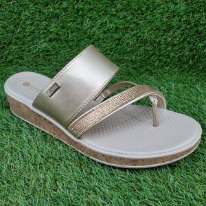 Bzees Bora Bright 10 WIDE Women's Rhinestone Wedge Slide Sandal Gold Sparkle